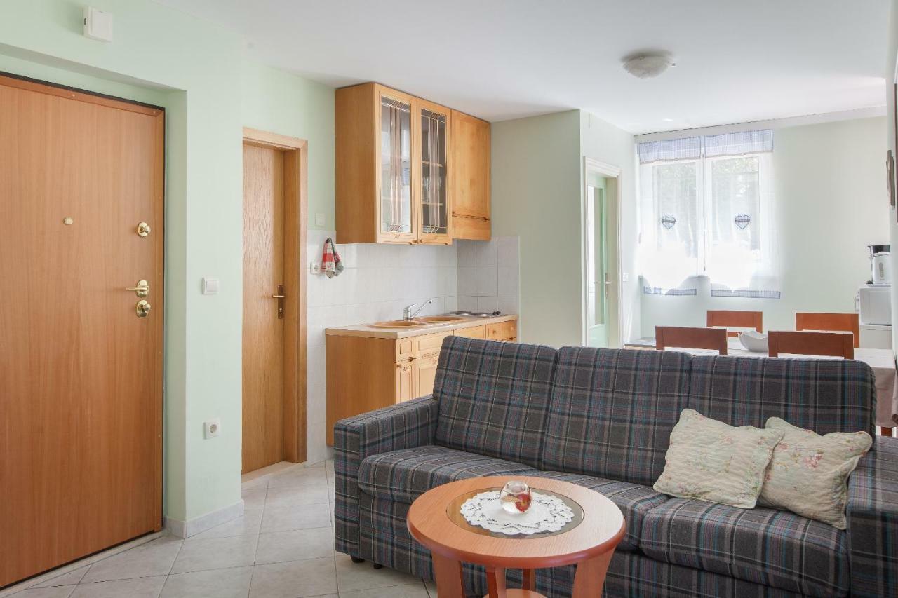 Apartments Cvjetni Dvori Makarska Exterior photo